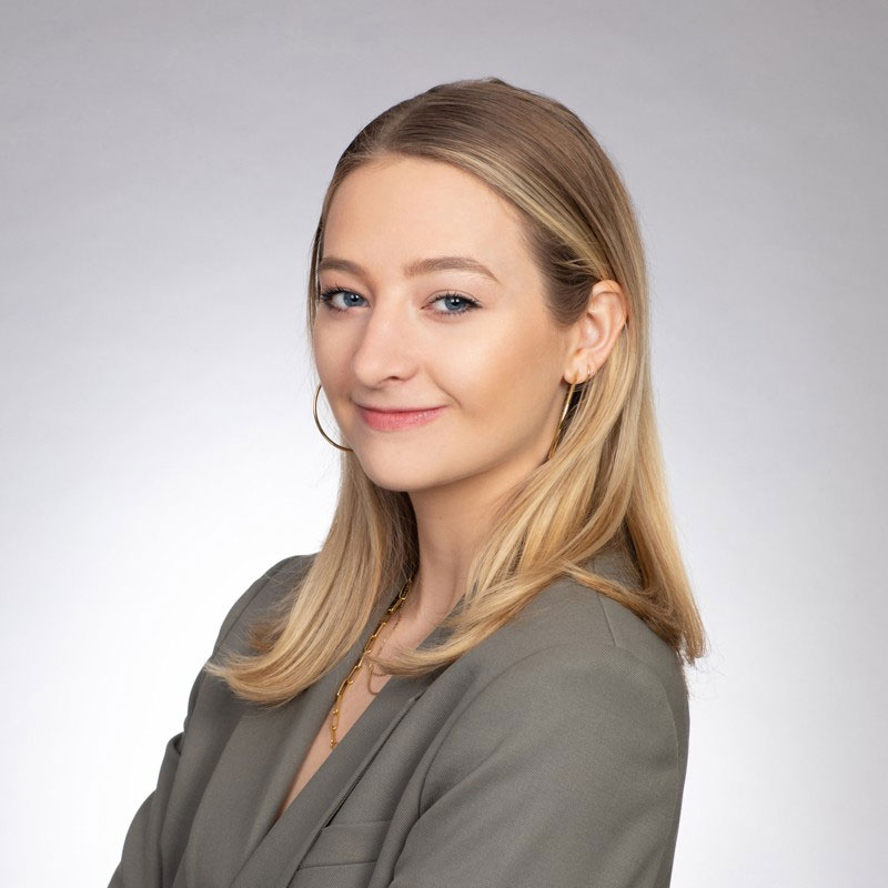 Audrey Klomparens headshot